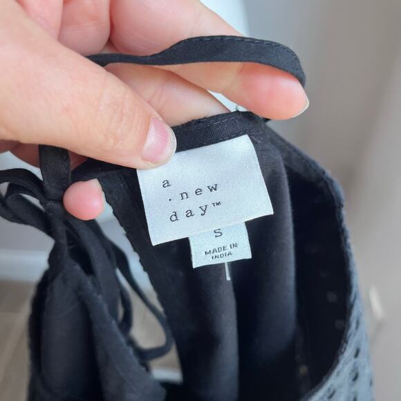 A New Day Black Eyelet Preppy Puff Sleeve Blouse Size Small - Picture 7 of 9